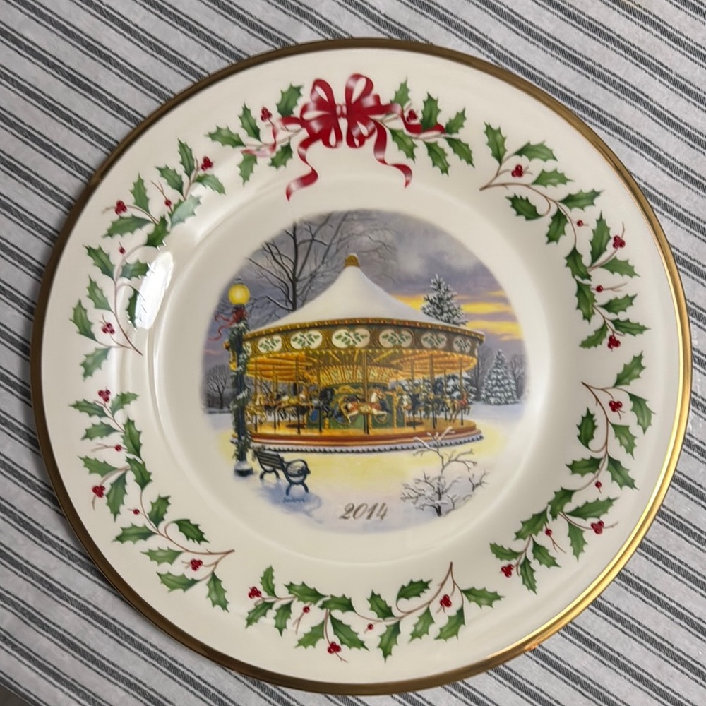 Lenox Red and Green Holiday Decor Plate